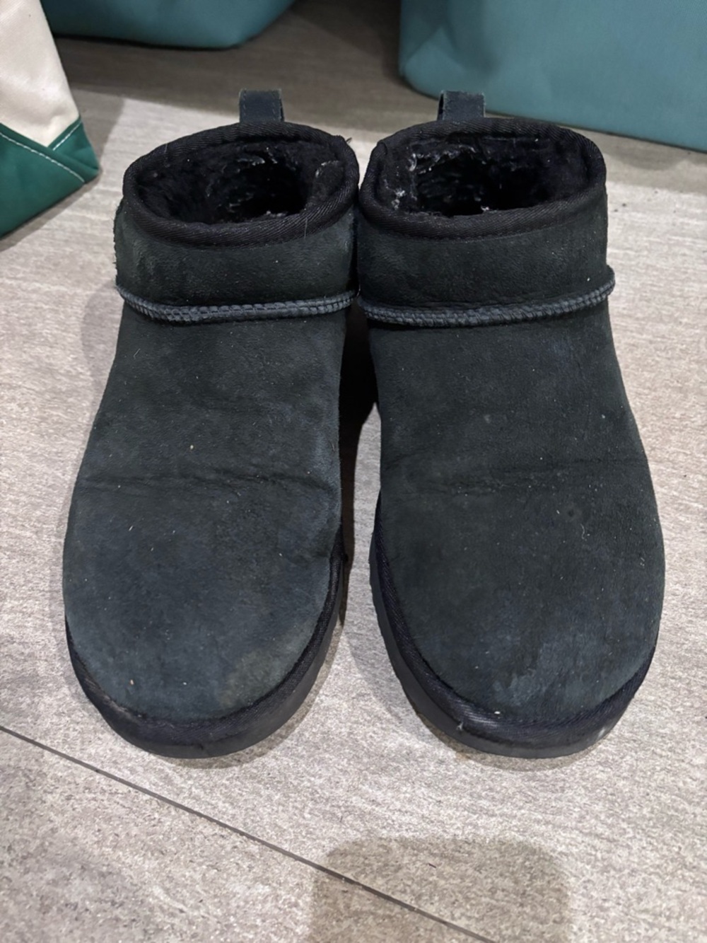 Uggs classic ultra mini black